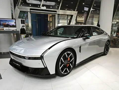 小鹏四款新车在路上：高端六座死磕问界M9，主流市场硬刚比亚迪