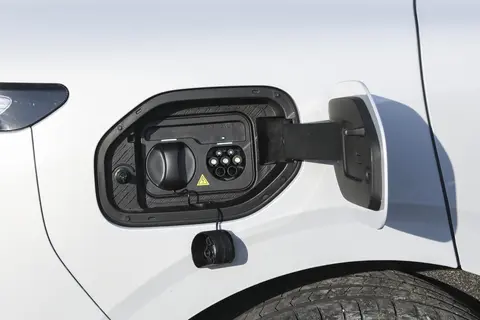 10 万级纯电轿跑3天销量破 7000 台，零跑 Lafa5 这些配置让车主太惊喜