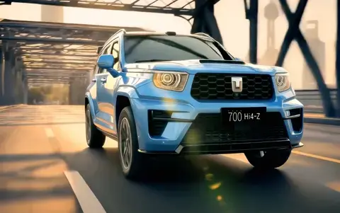 坦克 700 Hi4-Z 内饰官图发布：怀挡 + 后排吸顶屏，2.0T 插混加持